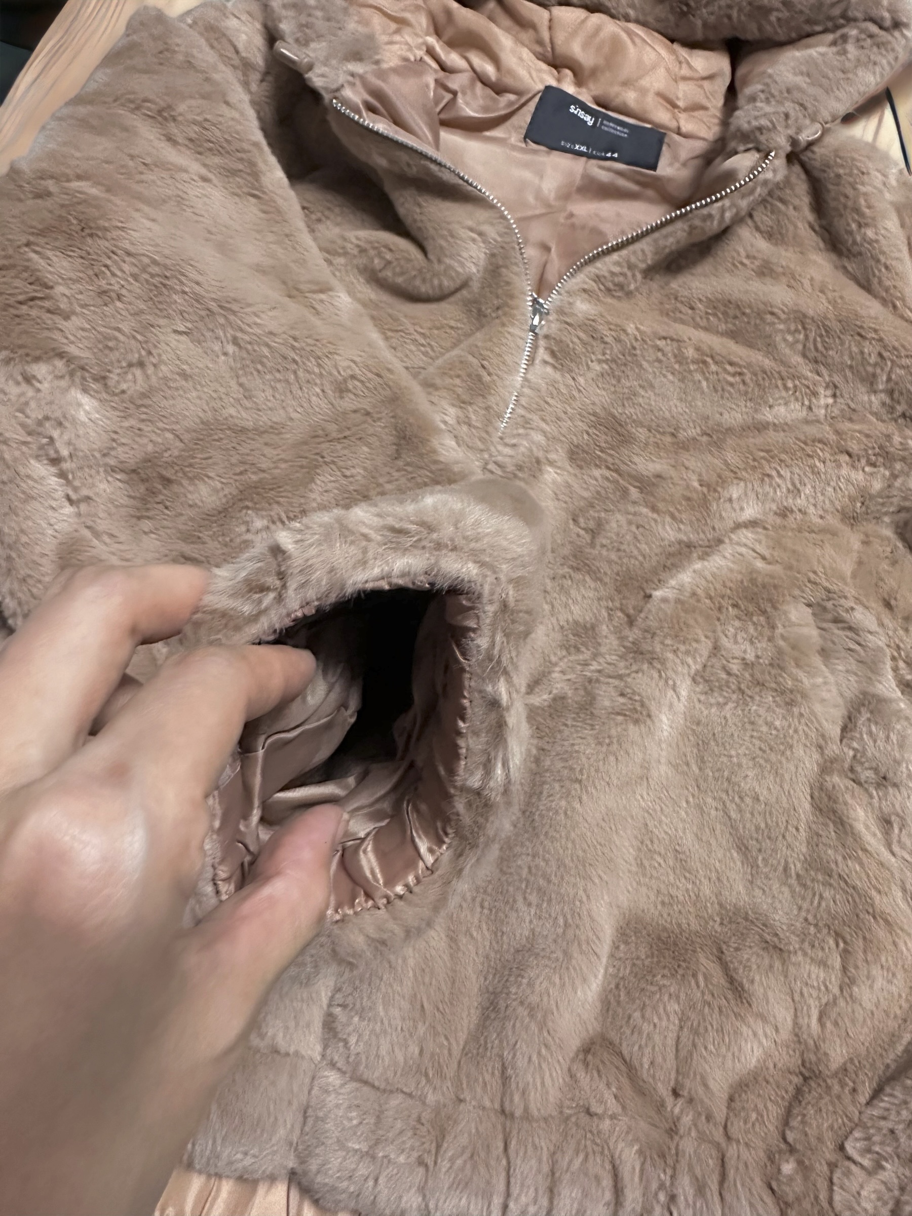 Sinsay เสื้อเฟอร์กันหนาว หมวกฮู้ด เสื้อขน Fluffy coat แบรนด์ SINSAY น้ำตาล