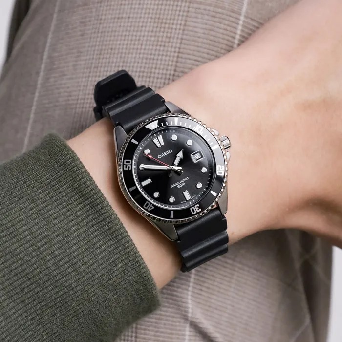 CASIO นาฬิกาคาสิโอ นาฬิกาข้อมือ นาฬิกากันน้ำ นาฬิกาของแท้ ประกันศูนย์ CMG 1 ปี รุ่น MDV-10-1A1 นาฬิกาสีดำ