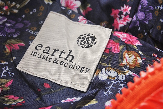 เสื้อกันหนาวฮูท สีชมพูสด ฮูทขนสีครีม แต่งหู น่ารัก แบรนด์เนม EARTH MUSIC&ECOLOGY ญี่ปุ่นแท้ Size M/L/XL
