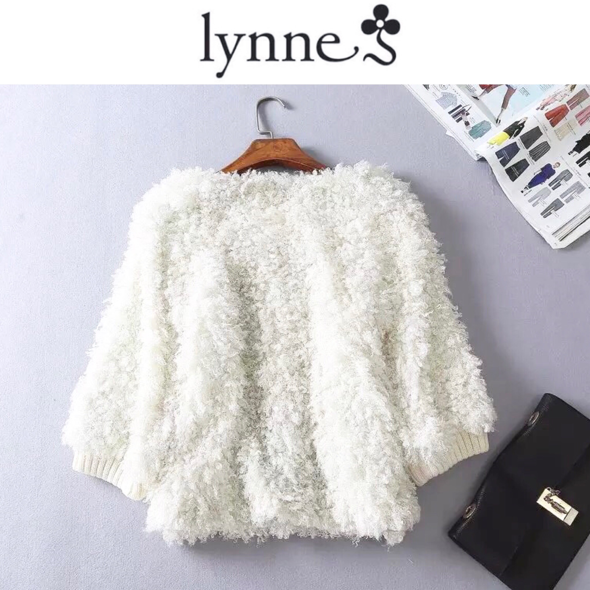 เสื้อคลุม เสื้อนอก แต่งขน สีขาว แบรนด์เนมLYNNE ขนเนียนนุ่ม ใส่คลุมทำงาน นั่งออฟฟิศ ได้คะ Size S/M ขาว