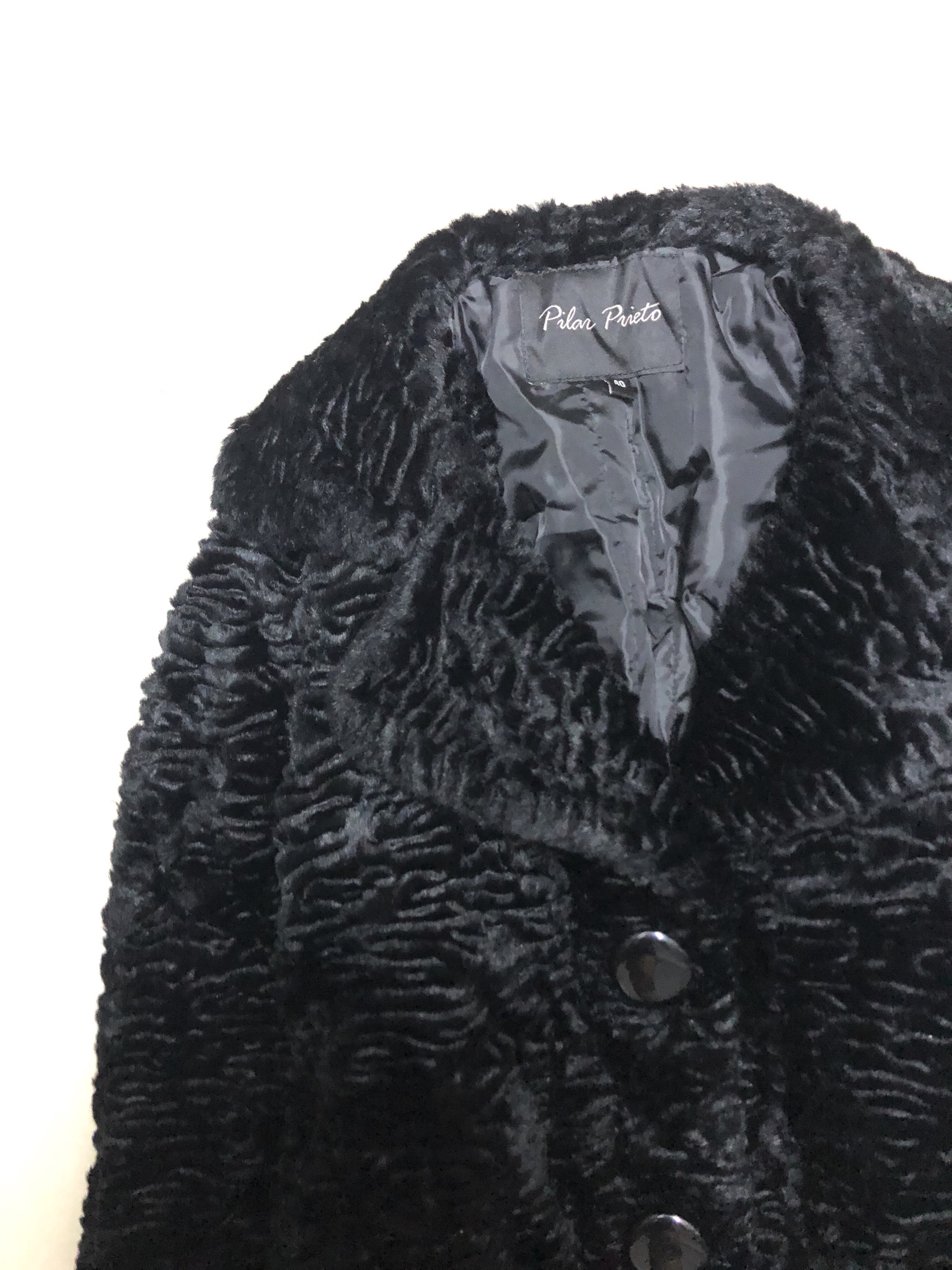 เสื้อกันหนาว แต่งขน เสื้อคลุม เฟอร์ สีดำ Brandname สเปน สุดหรู PILAR PRIETO กันหนาวขนเฟอร์สีดำ แต่งขนนุ่ม สวยหรูมากคะ ดำ