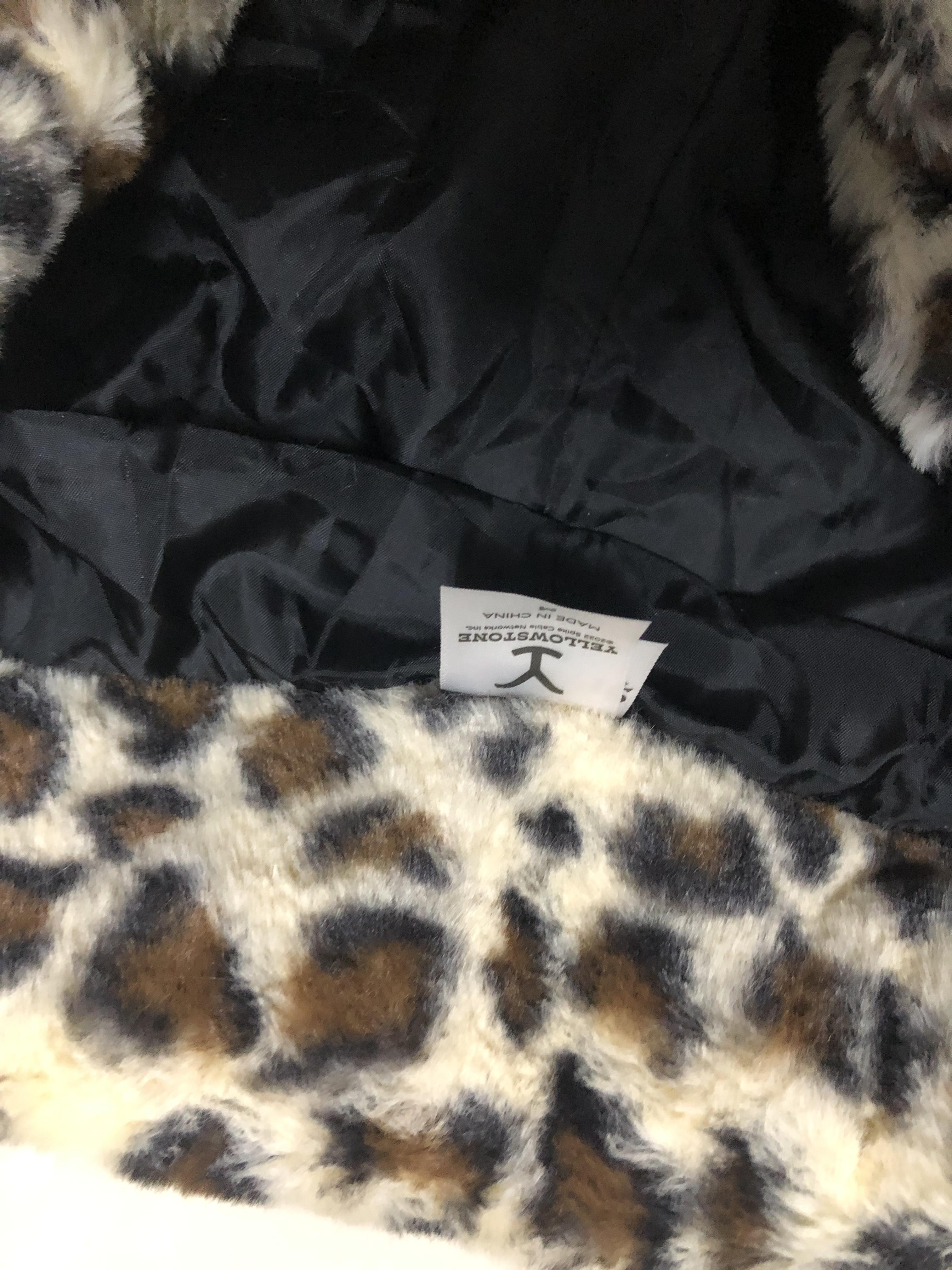 Yellowstone เสื้อโค้ทเฟอร์ ลายเสือ กันหนาว เสื้อขนเฟอร์ ลายเสือ แบรนด์ Yellowstone เนื้อขนนุ่มละเอียด นิ่มมากค่ะแบรนด์ สำเนา สำเนา สำเนา ลายเสือ