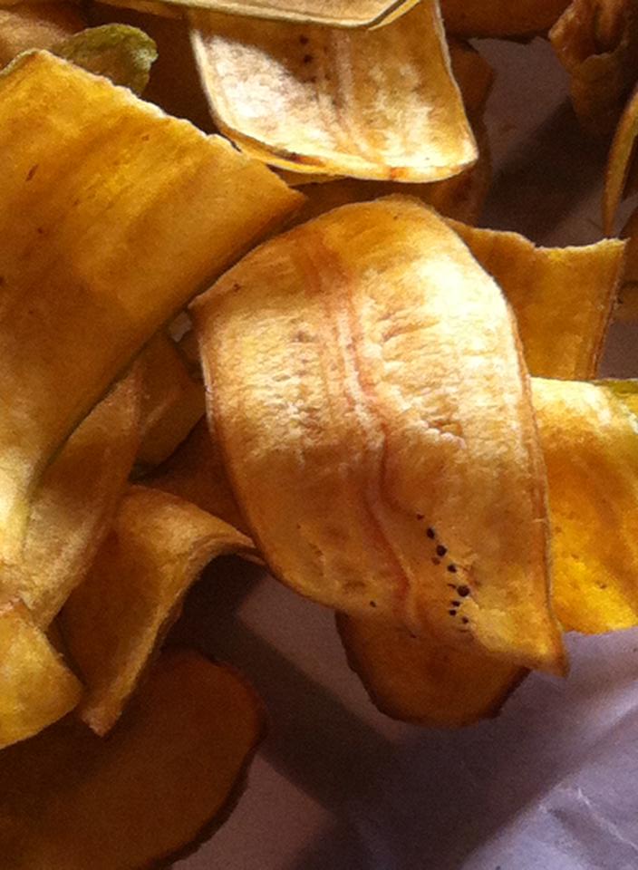 กล้วยกระทบเปลือกอบเกลือ (230g.)