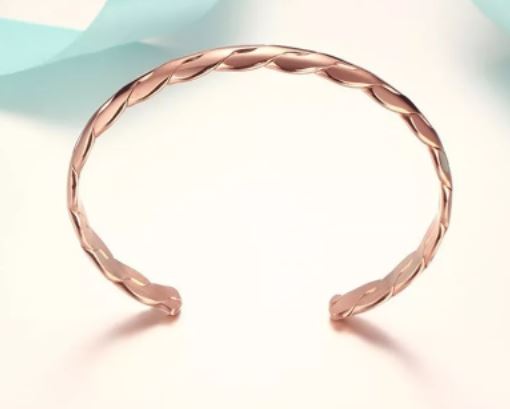 สร้อยข้อมือ ตัว C ลายเกลียว สี Rose gold กำไลข้อมือ ผู้หญิง แบบสวย ๆ ลายเกลียว แบบเกลี้ยง 482865