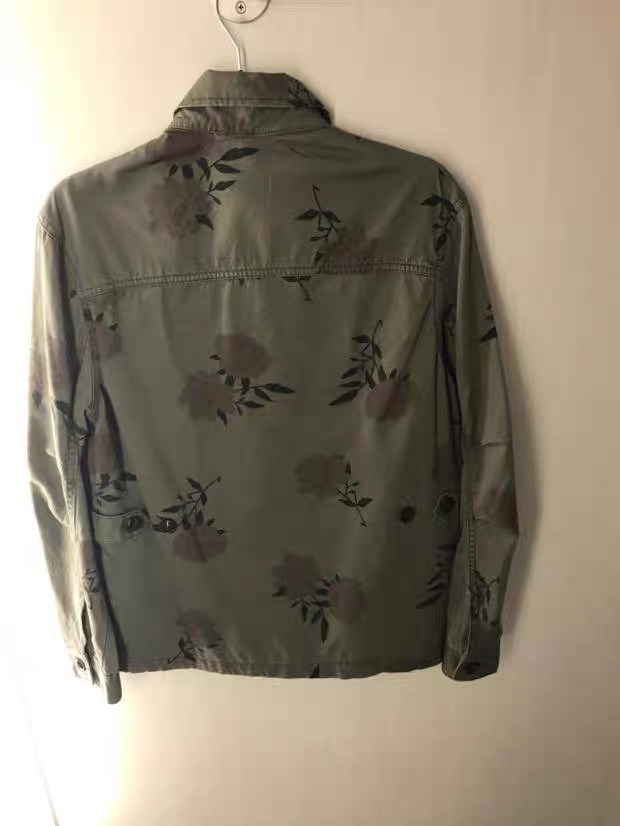 H&m เสื้อทหาร เสื้อเขียวทหาร ลายดอก เสื้อนอกแนวทหาร H&M (ตัดป้าย) แพทเทินสวย เท่ห์มาก คะ Size M สำเนา สำเนา เขียว