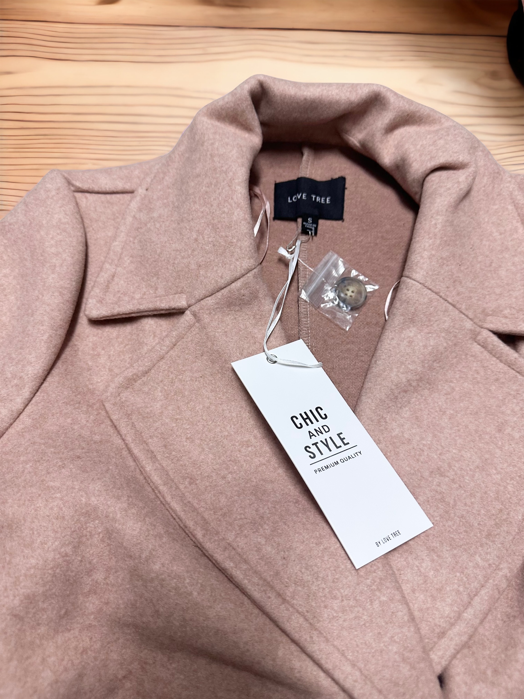 เสื้อโค้ท เสื้อกันหนาว เนื้อผ้าวูล โค้ทวูล สีเทา แบรนด์ LOVE TREE