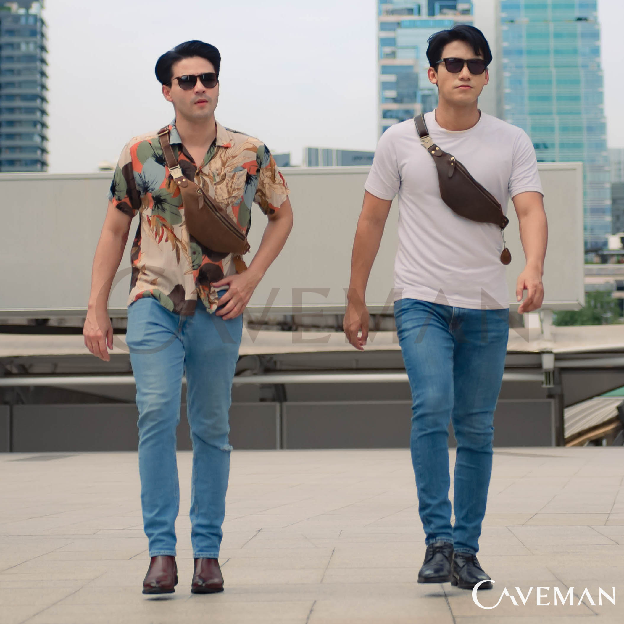 กระเป๋าคาดหน้าอกหนังแท้ สีน้ำตาลเข้ม รุ่น CB-013R