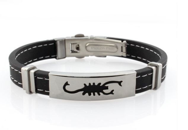 สร้อยข้อมือผู้ชาย กำไลข้อมือ ผู้ชาย สาย สีดำ ใส่ แผ่น Stainless Steel แกะลาย แมงป่อง เท่ ๆ ของขวัญให้แฟน แบบเท่ ๆ 410076