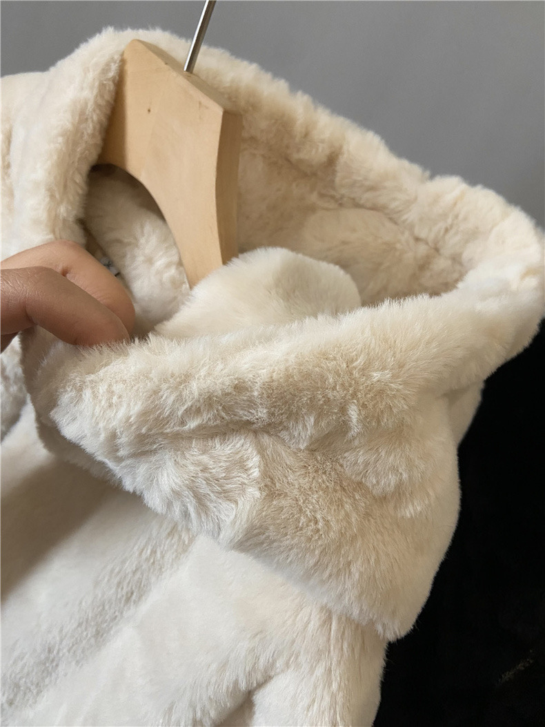 Page one เสื้อเฟอร์กันหนาว หมวกฮู้ด เสื้อขน Fluffy coat แบรนด์ page One สำเนา ดำ