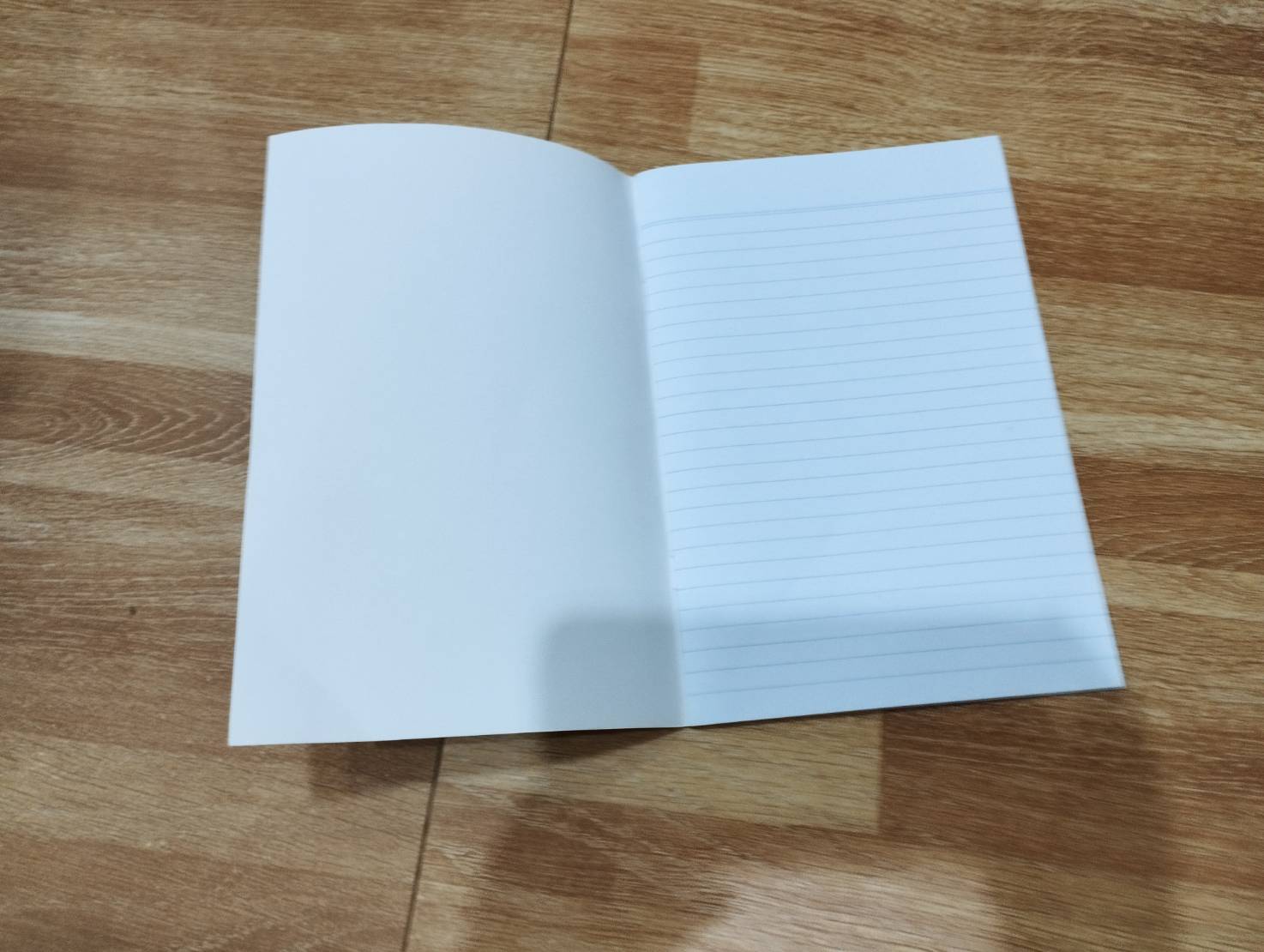 สมุดโน๊ต ขนาด 16x23.5ซม. / ปอนด์ 55 เเกรม 20 เเผ่นรวมปก