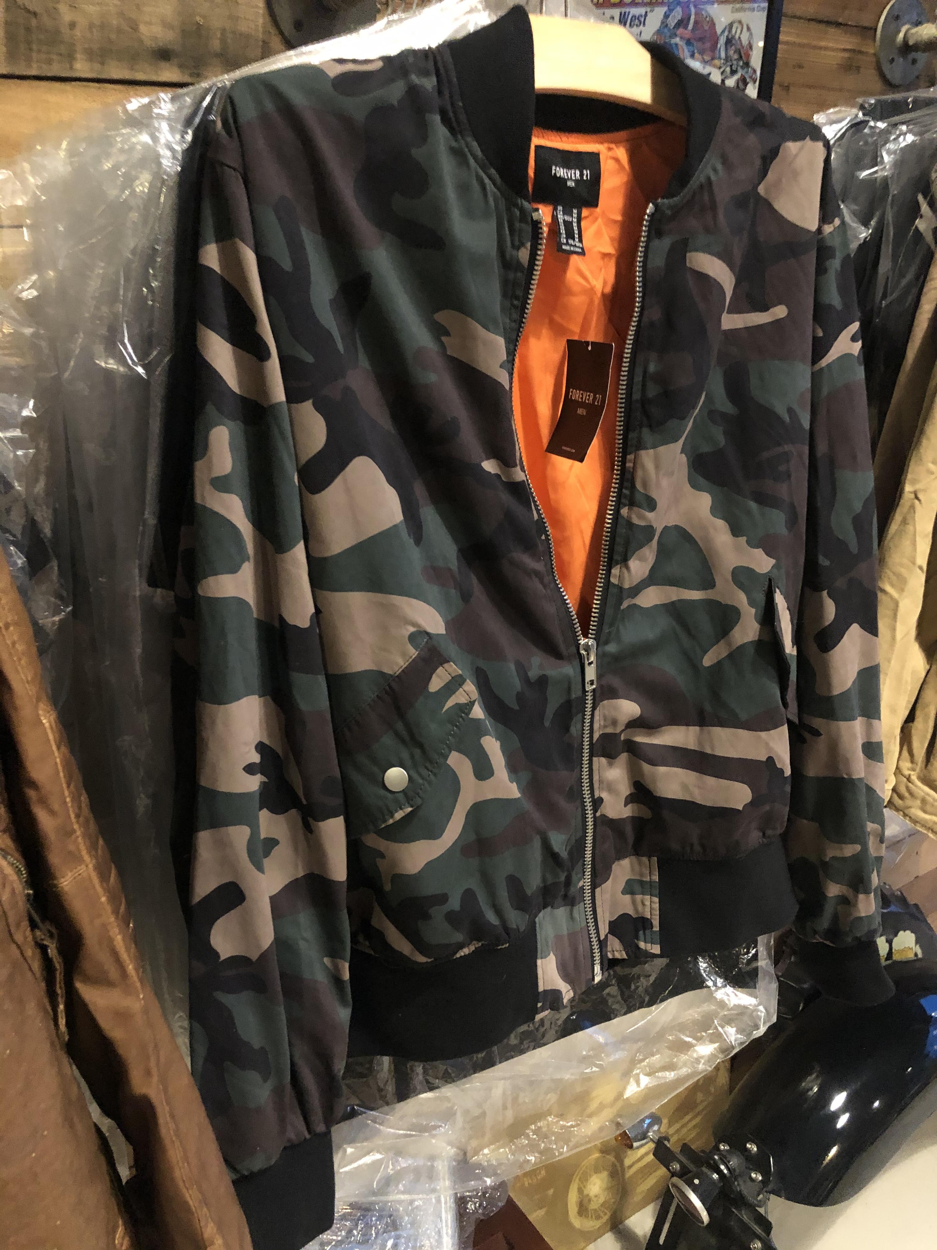 Forever21 เสื้อนอกลายพราง ทหาร เสื้อแจ็คเก็ตลายพราง เสื้อนอก แนวทหาร Forever21แพทเทินสวย เท่ห์ มาก คะ ลายพราง