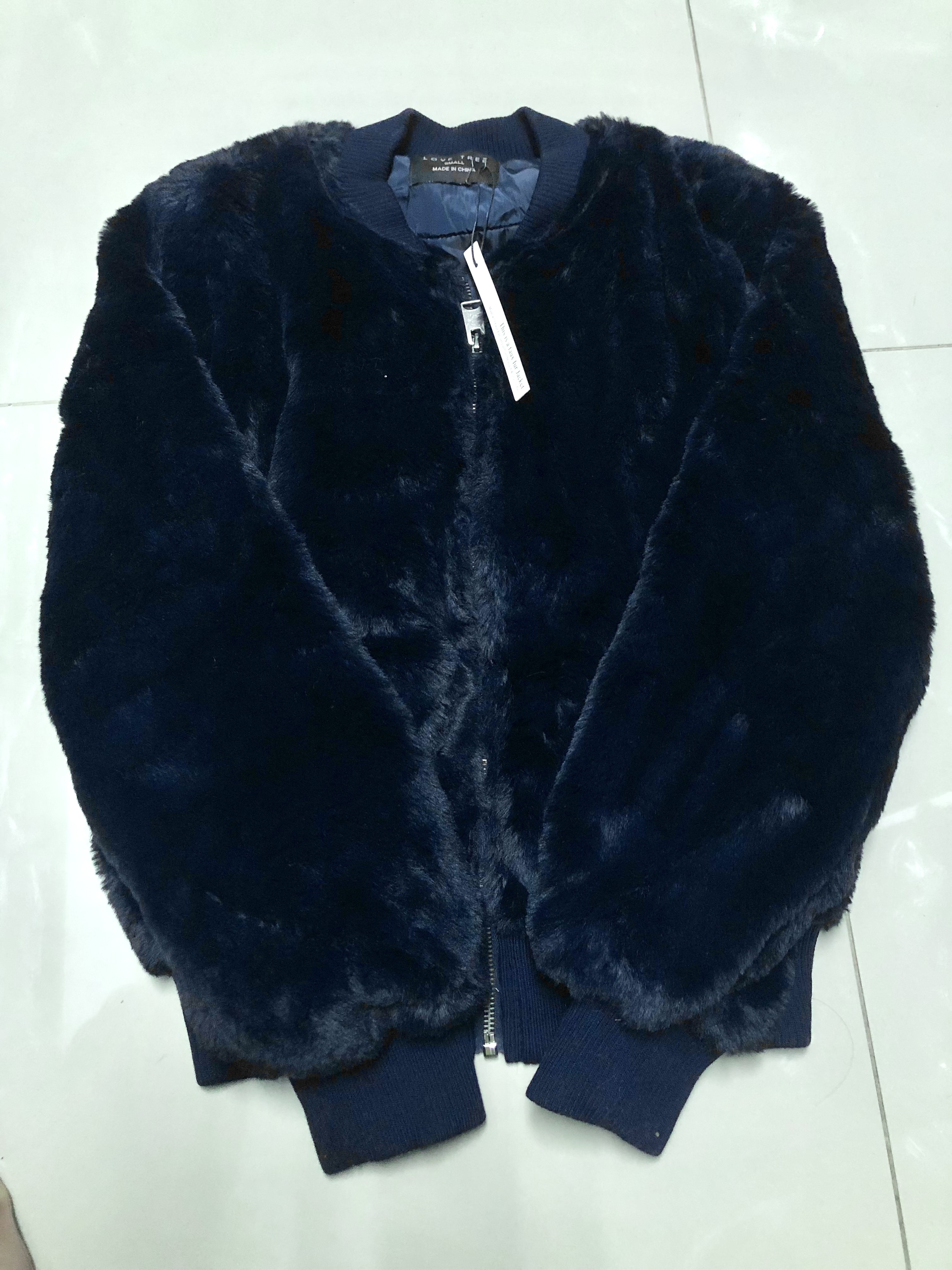 เสื้อเฟอร์กันหนาว หมวกฮู้ด เสื้อขน (FLUFFY COAT) แบรนด์ LOVE TREE