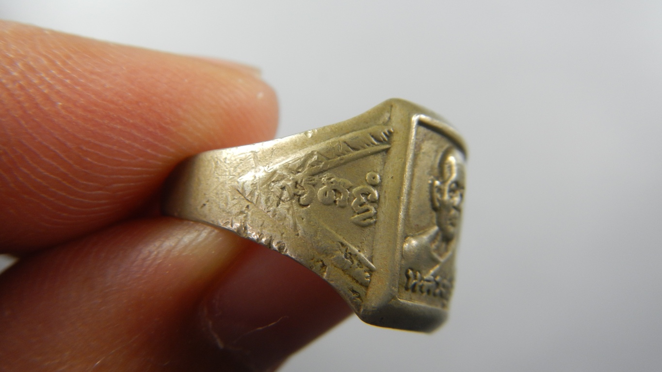 แหวนหลวงปู่สี วัถ้ำเขาบุญนาค(ขายแล้วครับ)