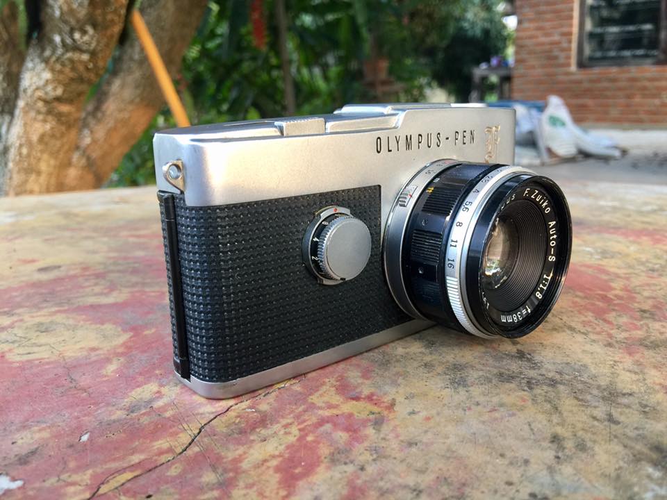 OLYMPUS PEN-F OLYMPUS F. ZUIKO AUTO-S 38MM. F1.8
