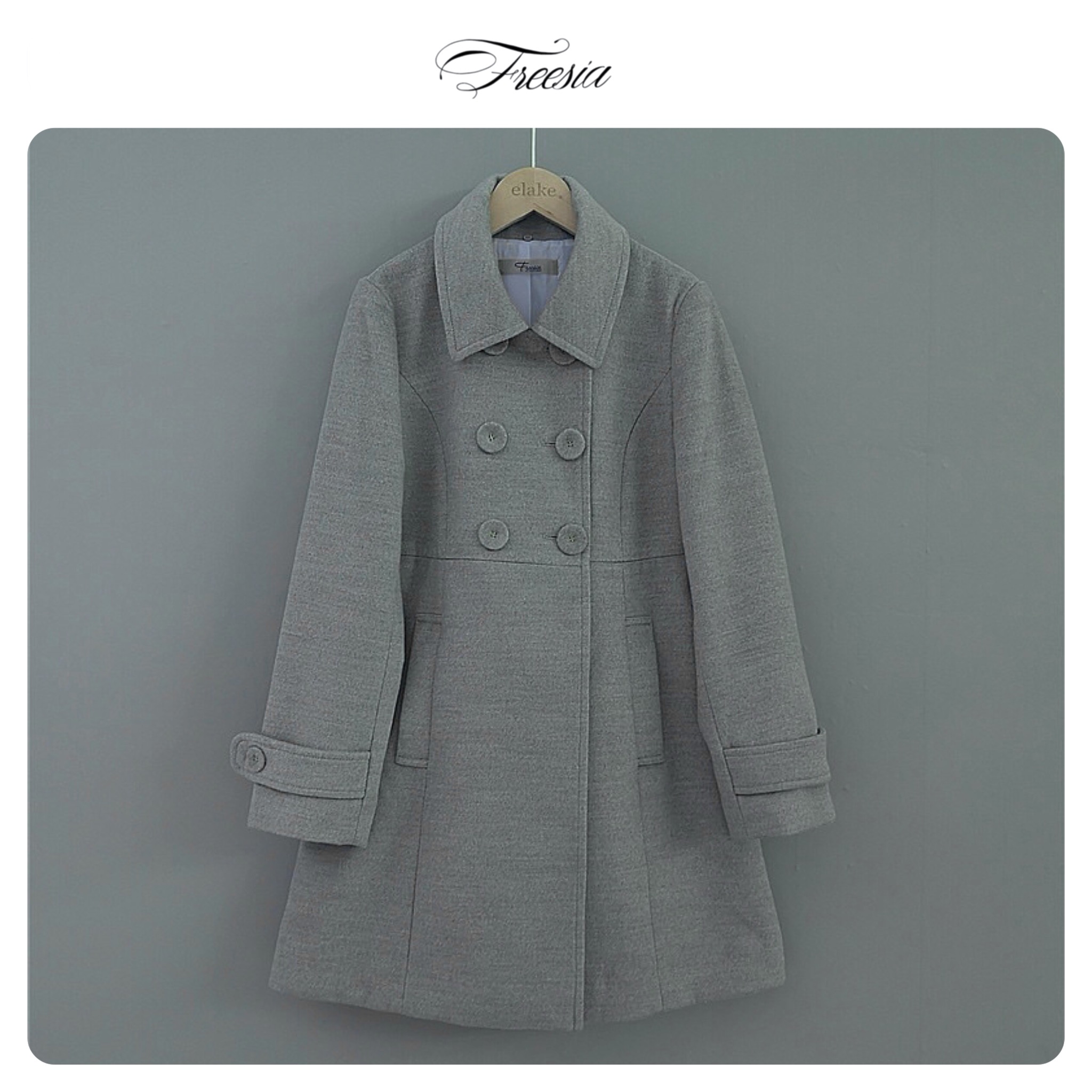 Freesia เสื้อโค้ท เสื้อกันหนาว เนื้อผ้าสักหลาดวูล สีเทา แต่งกระดุมแถบ สองแถว แบรนด์ Freesia เทา