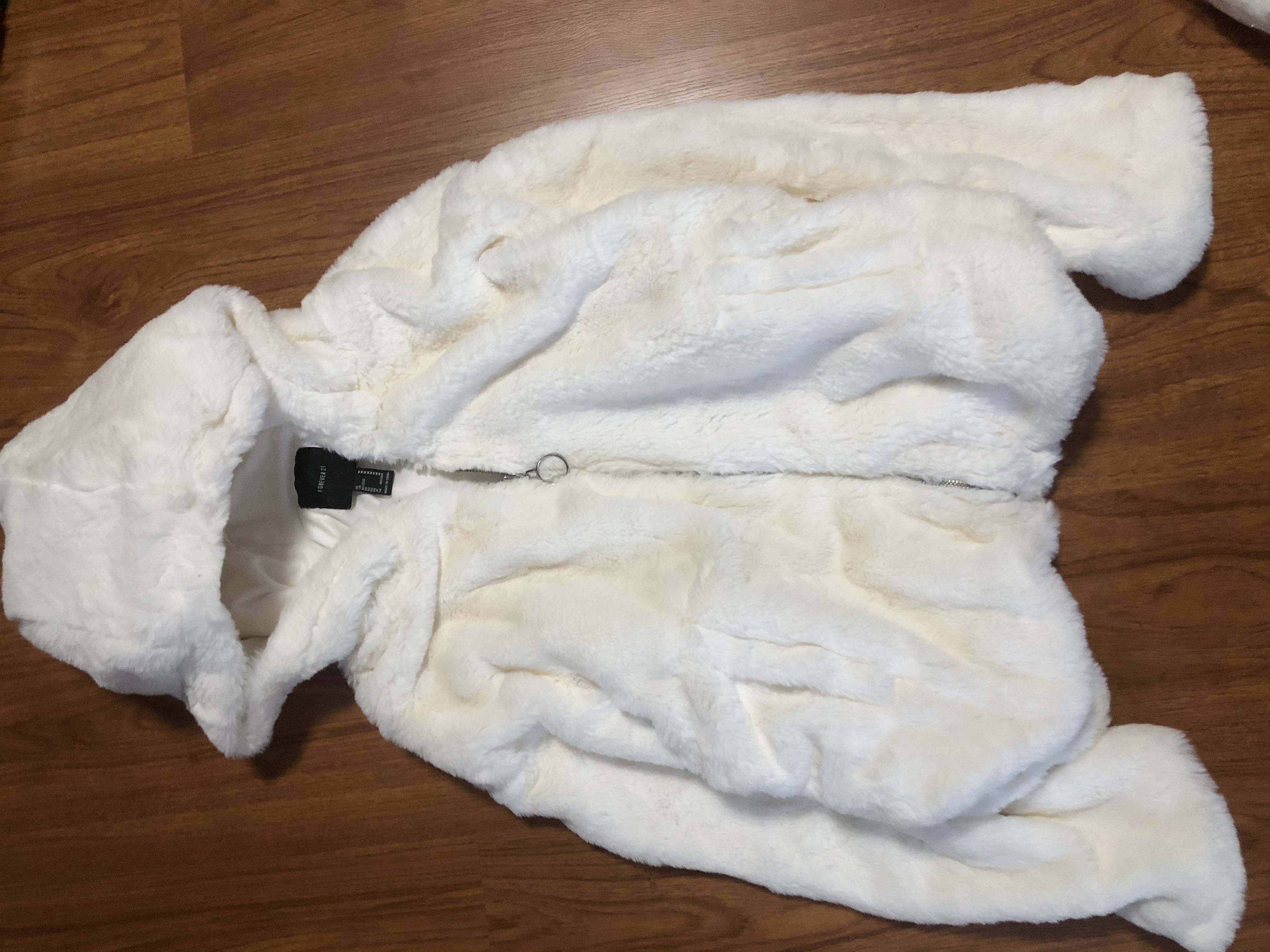 Forever21 เสื้อเฟอร์กันหนาว หมวกฮู้ด เสื้อขน แบรนด์ forever21 (FLUFFY COAT) ขาว