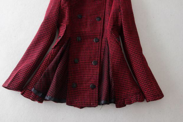 ชุดคลุม เสื้อโค้ด coat ตัวยาว ปลายแต่งจีบทวิสต์ สีแดง ผ้าหนา สวยหรูมากคะ 2 สี แดง/น้ำเงิน