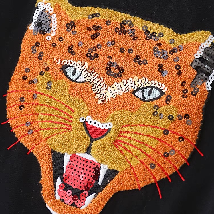 เสื้อหนาวไหมพรม สีดำ ลายปักเลื่อม หน้าเสือ FELINE เนื้อผ้ายืด นุ่ม สวย งานญี่ปุ่น sinsay คะ Size L
