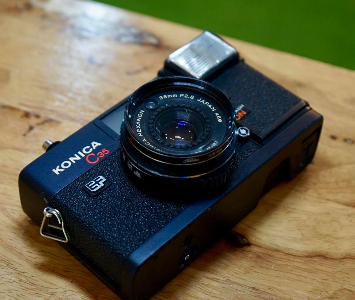 KONICA C35 EF KONICA HEXANON 38MM.2.8