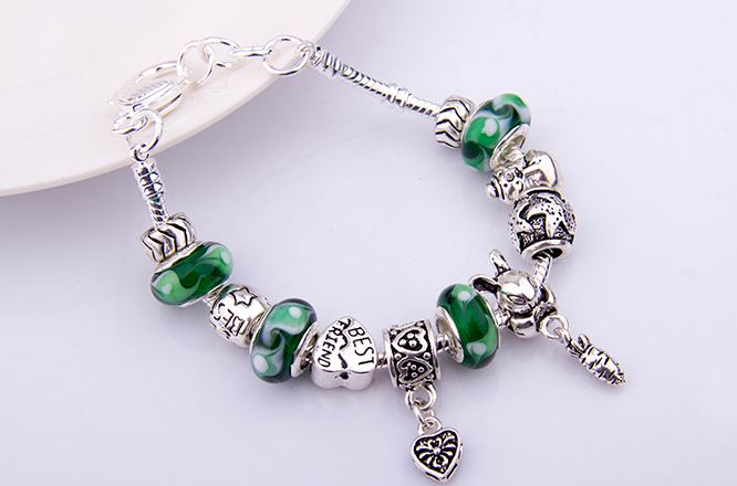 สร้อยข้อมือ Diy สร้อยข้อมือ Charm สไตล์ Pandora ร้อย Glass Beads สีเขียว ชาร์ม กระต่าย ถือ แครอท ธีม สำหรับ คนรักกระต่าย น่ารักมากค่ะ 892599
