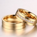 แหวนทอง ฝังเพชร ดีไซน์ ออกแบบ เป็น แหวนคู่ ดีไซน์หรู แหวนหมั้น แหวนแต่งงาน แหวนแทนใจ ผู้ชาย เป็นแหวนเกลี้ยง ผู้หญิง ฝังเพชรเรียงแถว 157428