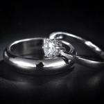 แหวนคู่ ดีไซน์หรู แหวนหมั้น แหวนเงิน ฝังเพชร CZ AAAA แหวนคู่ ผู้หญิง ชูเพชร เม็ดเดียว สวยงาม ดูดีมีระดับ แหวนผู้ชาย แหวนเกลี้ยง เรียบหรู 852489