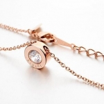 สร้อยคอผู้หญิง สร้อยคอ ห้อยจี้ วงกลม สี Rose Gold ฝังเพชรด้านใน สร้อยคอ ออกงาน วงกลม เล็ก น่ารัก ๆ สินค้าพรีเมี่ยม ลุ๊ค คุณหนู 45444