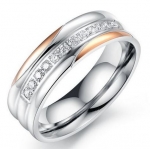 แหวนเงิน แหวนหมั้น แหวนแต่งงาน ฝังเพชร CZ AAA แหวน stainless แท้ ดีไซน์ ฝังเพชรแถวกลาง ตัดสีแถบข้างด้วย Rose Gold สุดหรู 55286