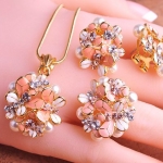 เครื่องประดับเข้าชุด สร้อยคอ พร้อม ต่างหู แหวน Set เครื่องประดับ ชุด ดอกเดซี่ ตกแต่ง คริสตัลแท้ สวารอฟสกี้ สุดหรู ของขวัญ พิเศษ 106967