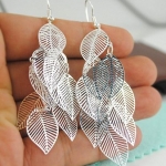 ต่างหูระย้า รูปใบไม้ เป็นพวง สีเงิน no 96521