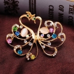 เข็มกลัดติดเสื้อ ติดปกเสื้อ เข็มกลัดติดหน้าอกเสื้อ เข็มกลัดฝังคริสตัลแท้ สุดหรู รูป นกยูง รำแพน เข็มกลัด ติดเสื้อออกงาน สุดหรู 921297