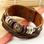 สร้อยข้อมือผู้ชาย กำไลข้อมือ ผู้ชาย สายหนังแท้ สีน้ำตาล ดีไซน์ งาน แฮนด์เมด หนังถัก ร้อยห่วง รูปโล่ ดาว ห่วงสีแดง สลับ เงิน สไตล์วินเทจ 735205