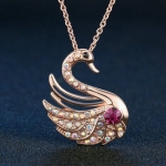 สร้อยคอ ผู้หญิง สร้อยทอง พร้อมจี้หงส์ ฝังคริสตรัลแท้ สีชมพู ทับทิม สร้อยคอพร้อม จี้เพชร CZ สุดหรู 326279