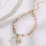 สร้อยข้อมือไข่มุก ธรรมชาติ หลากสี สวยสด งดงาม สร้อยข้อมือไข่มุก ตกแต่งจี้ดอกไม้ ฝังเพชร สุดหรู 191802