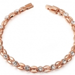 สร้อยข้อมือทองชุบ 18 K ประดับ คริสตัล Austrian แท้ สี Rose Gold รูป เบี้ยหอย ชองขวัญให้แฟน สุดหรู no 384332