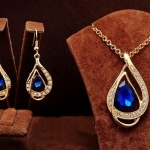 Set เครื่องประดับเข้าชุด สร้อยคอ พร้อมต่างหู ระย้า สร้อยคอ ห้อยจี้เพชร Blue Sapphire สีน้ำเงิน เพชรหยดน้ำสุดหรู ใส่ออกงาน เพชร CZ 970966_1