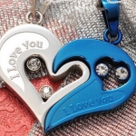 สร้อยคอคู่รัก สร้อยคอคู่ รูปหัวใจ ต่อกัน ประดับเพชร 2 เม็ด แกะลาย I Love You ของขวัญให้แฟน ใส่เป็นคู่ แทนใจ วันเกิด วันครบรอบ สวยหรู 861690