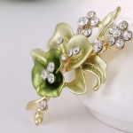 เข็มกลัดติดเสื้อ ติดปกเสื้อ เข็มกลัดติดหน้าอกเสื้อ เข็มกลัด ดอกไม้ โทนสีเขียว ฝังเพชร CZ AAA สุดหรู ธีม สีเขียว ธรรมชาติ สุดหรู 88373