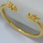 กำไลข้อมือ ทอง หัวมังกร สร้อยข้อมือ ทองชุบ 18 K ผู้หญิง ผู้ชาย ใส่ได้ กำไลมังกรทอง สวยหรู เสริมบารมี 870801