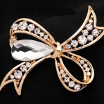 เข็มกลัดติดเสื้อ ติดปกเสื้อ เข็มกลัดติดหน้าอกเสื้อ เข็มกลัด ฝังเพชร CZ AAA รูปโบว์ เข็มกลัดติดเสื้อ วัยรุ่น ดูไฮโซ สุด ๆ 378198