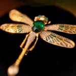 เข็มกลัดแมงปอฝังเพชร เข็มกลัด แมงปอสีทอง ตกแต่งด้วยเพชร สีเขียวมรกตสวยหรู สำหรับ ตกแต่งเสื้อออกงาน 900519