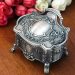 กล่องใส่ของขวัญ สไตล์ ยุโรป กล่องแนวเจ้าหญิง กล่องเหล็กแกะสลักสีเงิน no 96132