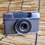 OLYMPUS PEN-EE OLYMPUS D. ZUIKO 28MM. F3.5