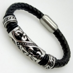 สร้อยข้อมือผู้ชาย กำไลข้อมือ ผู้ชาย สายหนังแท้ สีดำ ถักเกลียว แบบเท่ ๆ ตกแต่งด้วย Stainless แกะลาย ดาบแนว เรโทร สร้อยร็อค ๆ 972064