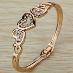กำไลข้อมือ ทองชุบ ฝังเพชร CZ กำไลข้อมือผู้หญิง ลายหัวใจ 5 ดวง ฝังเพชร ซ้อนในหัวใจ ของขวัญให้แฟน สุดหรู 277294
