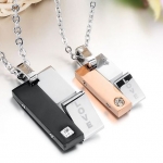 สร้อยคอคู่รัก สร้อยคอคู่ ผู้หญิง ผู้ชาย ดีไซน์ เป็น คู่เหมือน กัน แบบสวย วัสดุ Stainless steel อย่างดี ออกแบบ เป็น สี่เหลี่ยม หมุนได้ 360 องศา ฝังเพชร 133491
