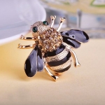 เข็มกลัดติดเสื้อ ออกงาน ติดปกเสื้อ เข็มกลัดติดหน้าอก ดีไซน์ รูป ผึ้ง ตกแต่งด้วย Rhinestone ทอง 18 K สุดหรู เข็มกลัดติดเสื้อออกงาน 659481