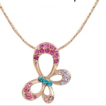 สร้อยคอผู้หญิง สร้อยคอ พร้อมจี้ ผีเสื้อ ฝังเพชร และ พลอย คริสตัลแท้ ออสเตรีย สร้อยทองชุบ 18 K ของขวัญให้แฟน สุดหรู no 943469