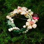 เข็มกลัด ดอกไม้ ดีไซน์ เป็นพวงมาลัย ดอกไม้ ฝังเพชร สุดหรู มอบเป็น ของขวัญให้ผู้ใหญ่ ให้แม่ ติดเสื้อออกงาน 721220