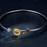 กำไลข้อมือ เงินแท้ 925 กำไลข้อมือผู้หญิง กำไลเงิน ดีไซน์ เป็น ดอกทานตะวัน ฝังเพชร สีเหลือง สดใส 403660